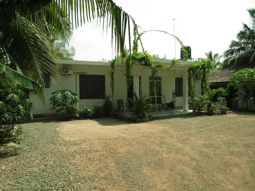 Yoho Aradhana Holiday Home Negombo Guest house