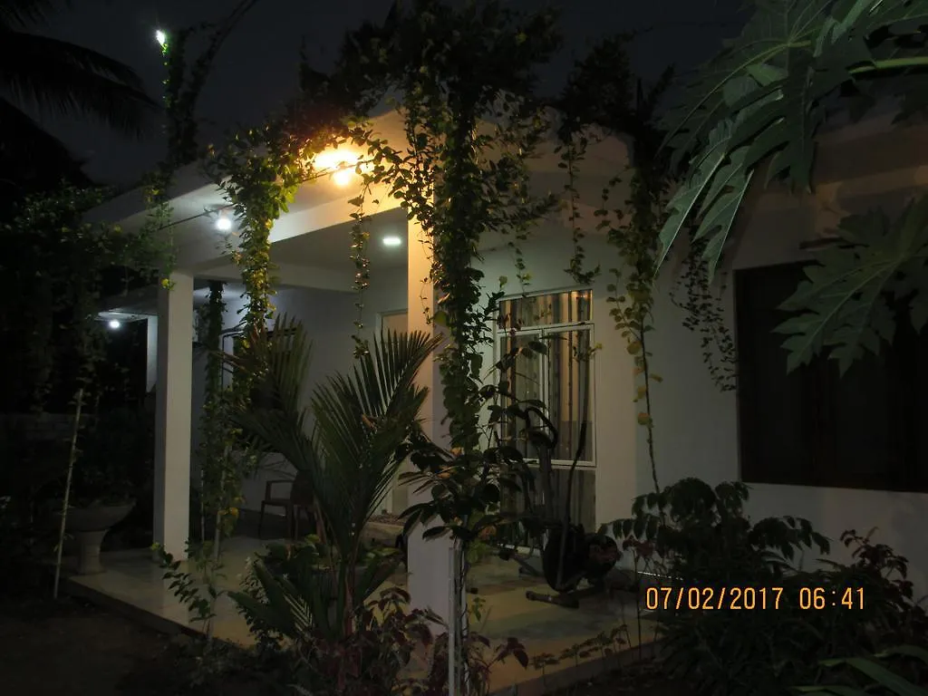 Yoho Aradhana Holiday Home Negombo